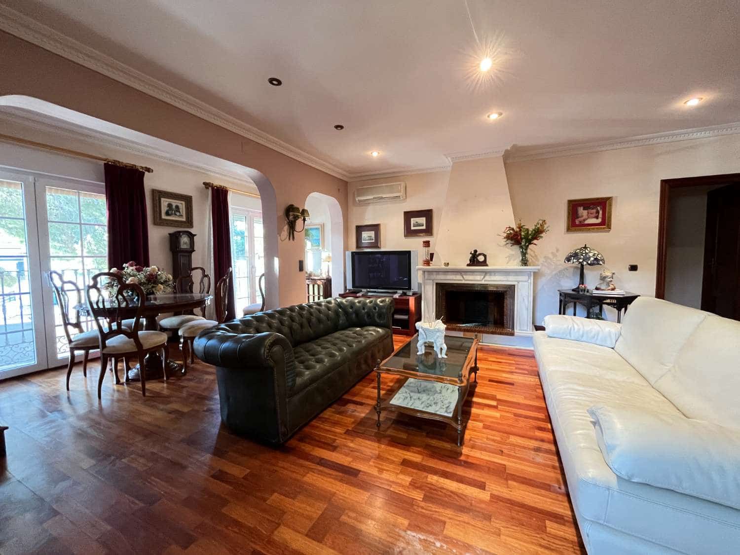 6 soveværelse Villa til salg i Torrevieja med swimmingpool - € 440.000 (Ref: 8757438)