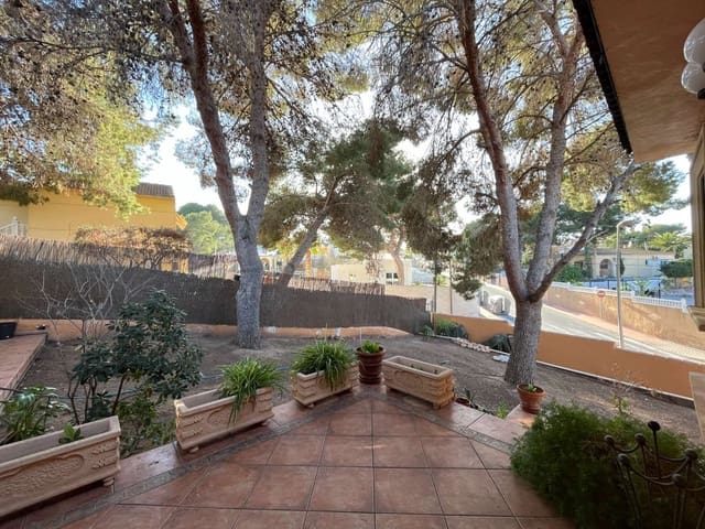 6 Zimmer Villa zu verkaufen in Torrevieja mit Pool - 440.000 € (Ref: 8757438)