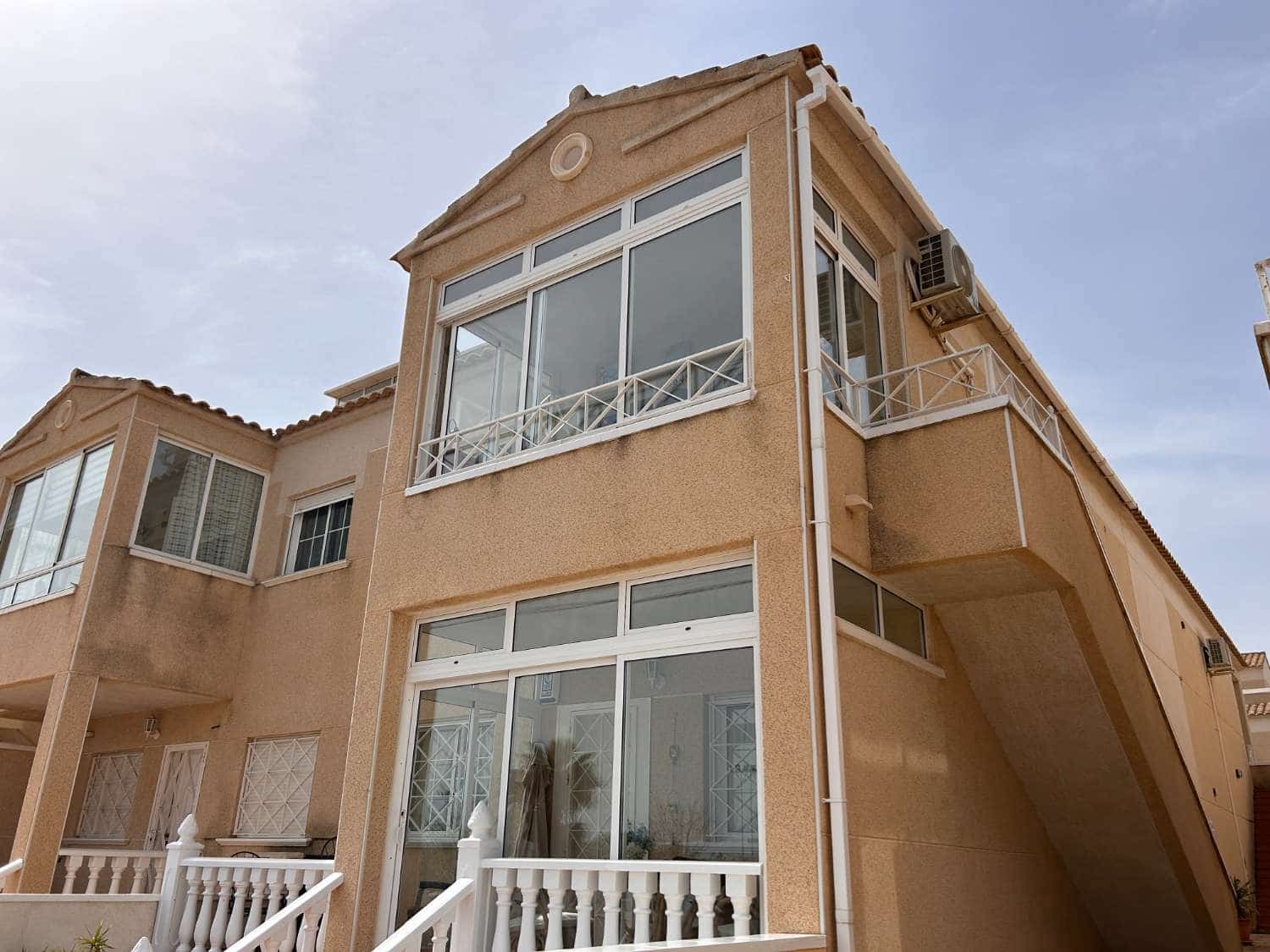 2 soveværelse Strandlejlighed til salg i Orihuela Costa med swimmingpool - € 142.000 (Ref: 8885727)