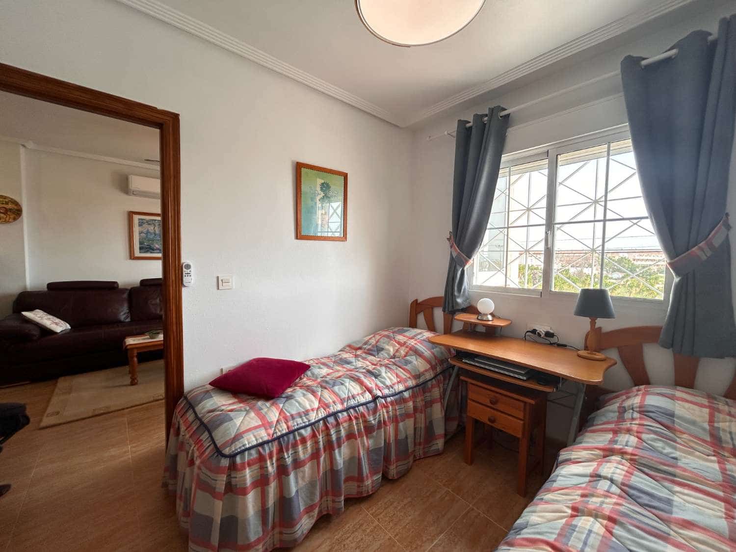 2 soveværelse Strandlejlighed til salg i Orihuela Costa med swimmingpool - € 142.000 (Ref: 8885727)