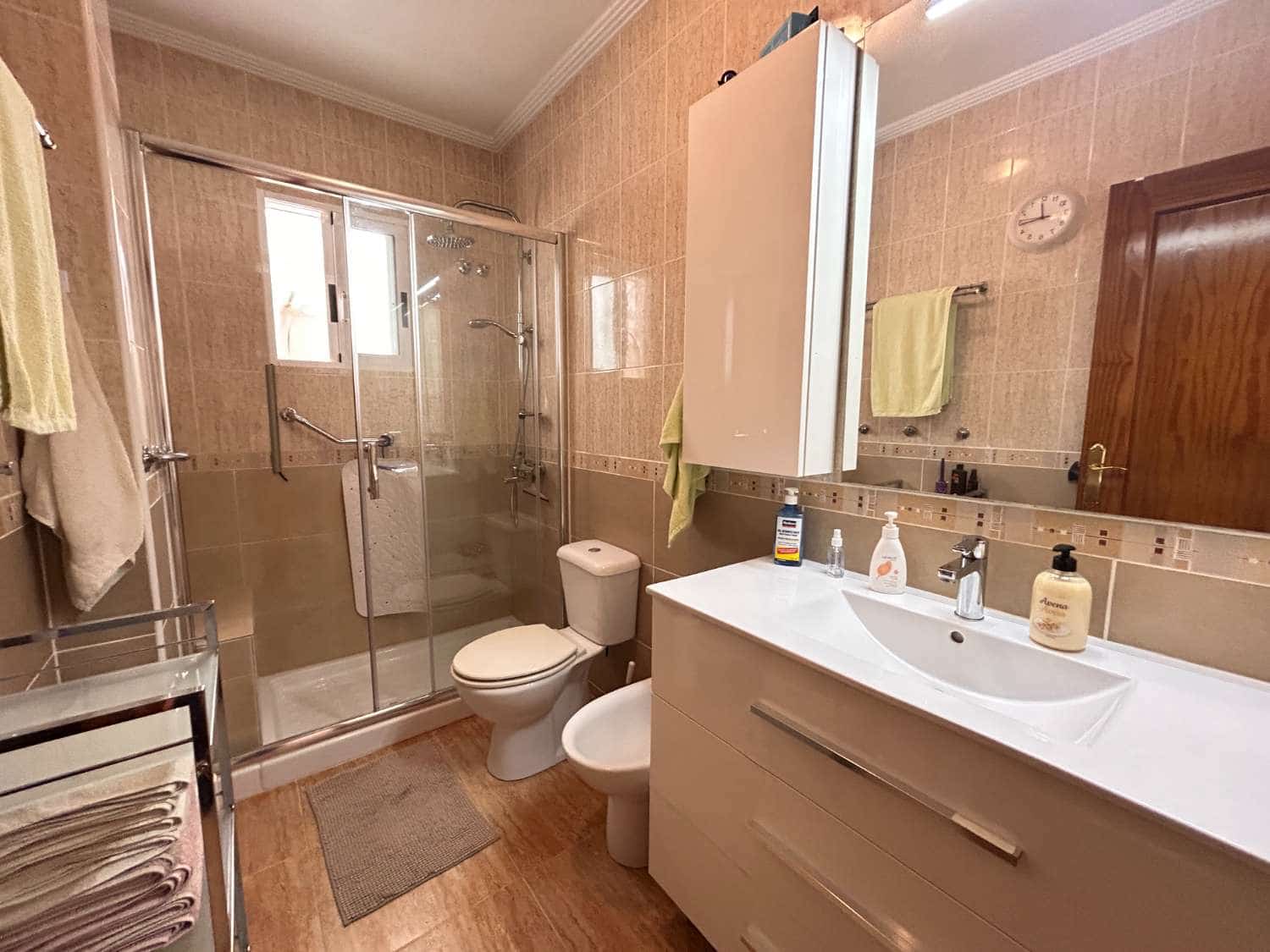 2 soveværelse Strandlejlighed til salg i Orihuela Costa med swimmingpool - € 142.000 (Ref: 8885727)