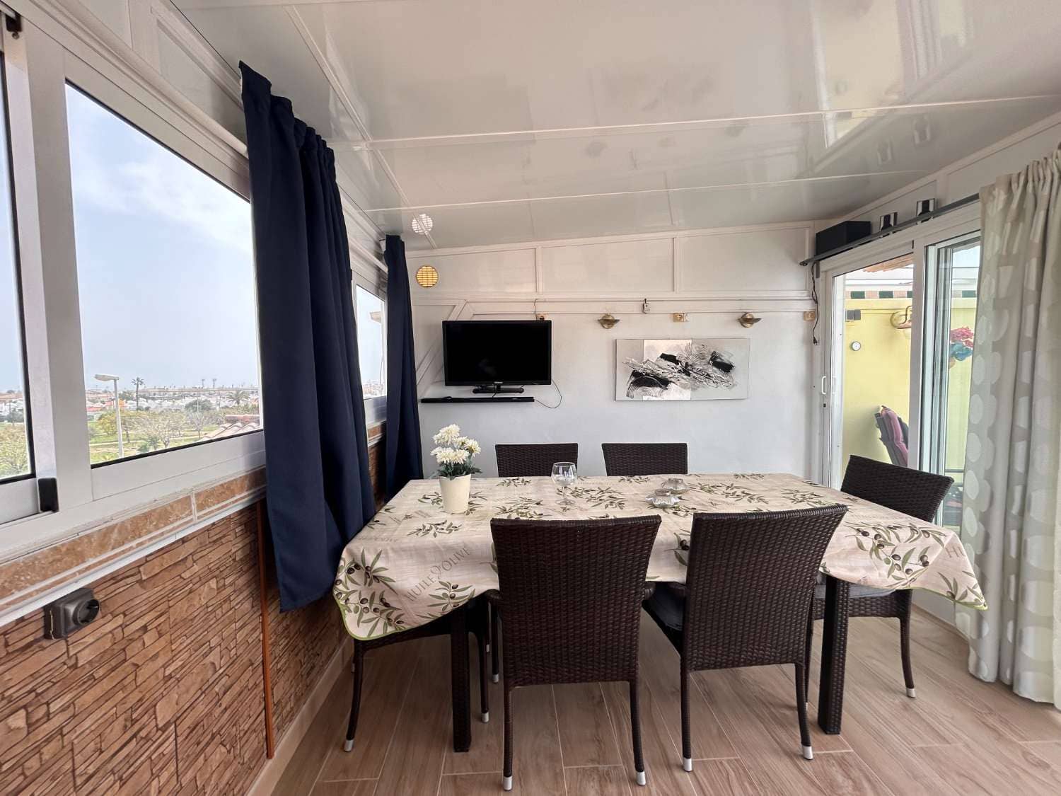 2 soveværelse Strandlejlighed til salg i Orihuela Costa med swimmingpool - € 142.000 (Ref: 8885727)