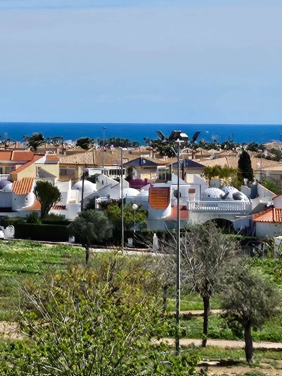 2 soveværelse Strandlejlighed til salg i Orihuela Costa med swimmingpool - € 142.000 (Ref: 8885727)