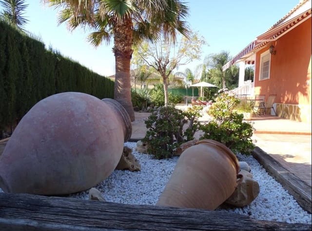 3 makuuhuone Huvila myytävänä paikassa Muchamiel / Mutxamel mukana uima-altaan - 520 000 € (Ref: 8901996)