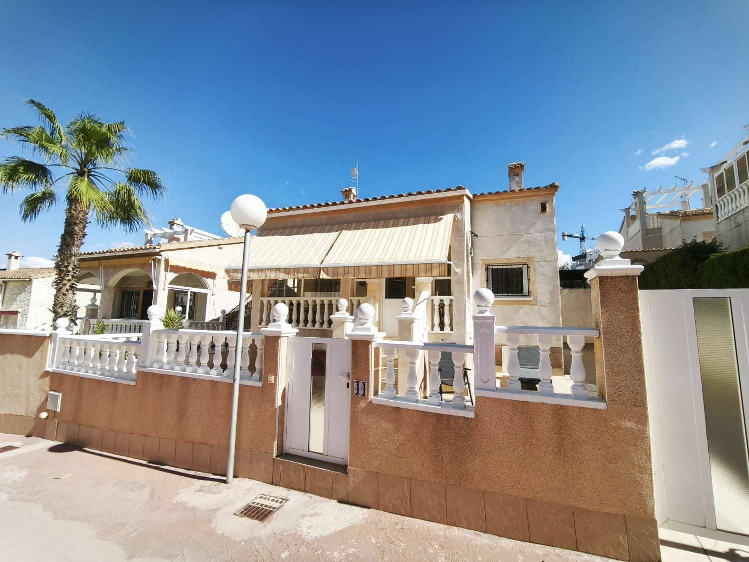 2 bedroom Villa for sale in Orihuela - € 189,900 (Ref: 8945905)