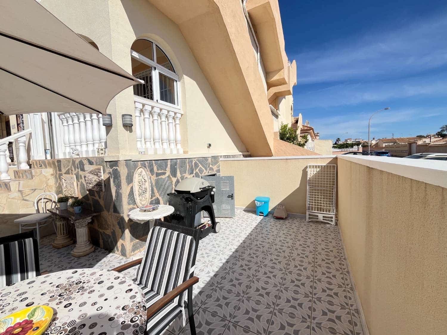 2 bedroom Beach Apartment for sale in Orihuela with pool - € 146,000 (Ref: 9007211)
