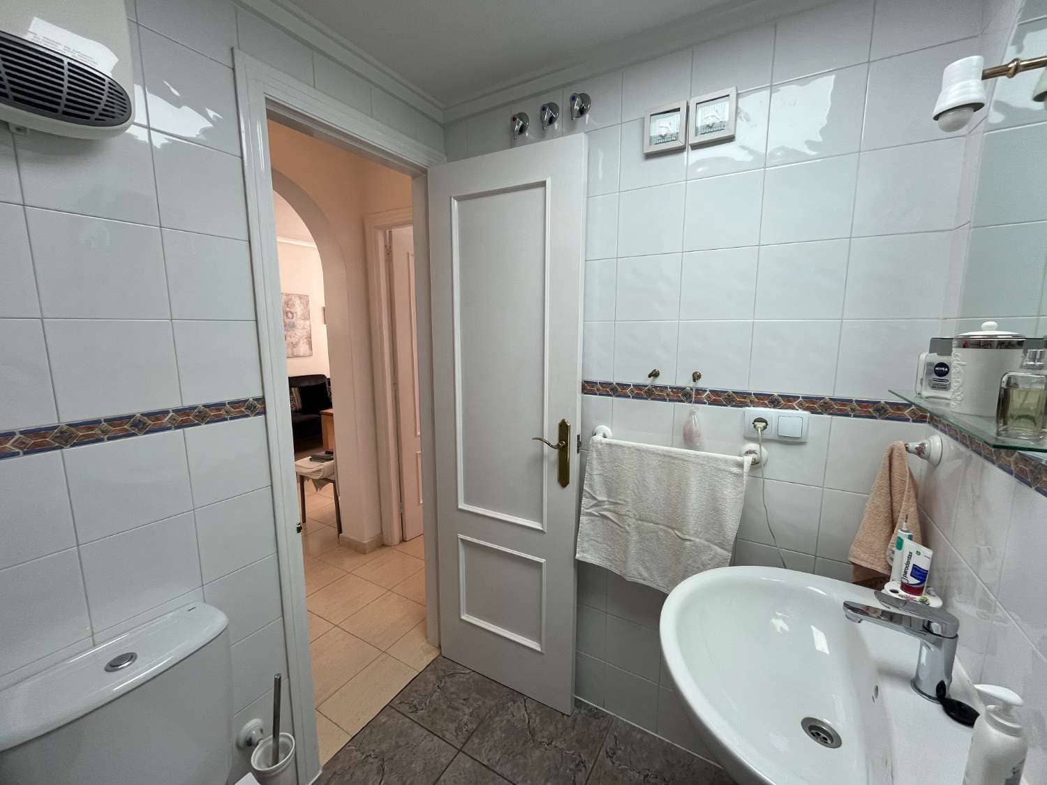 2 bedroom Beach Apartment for sale in Orihuela with pool - € 146,000 (Ref: 9007211)