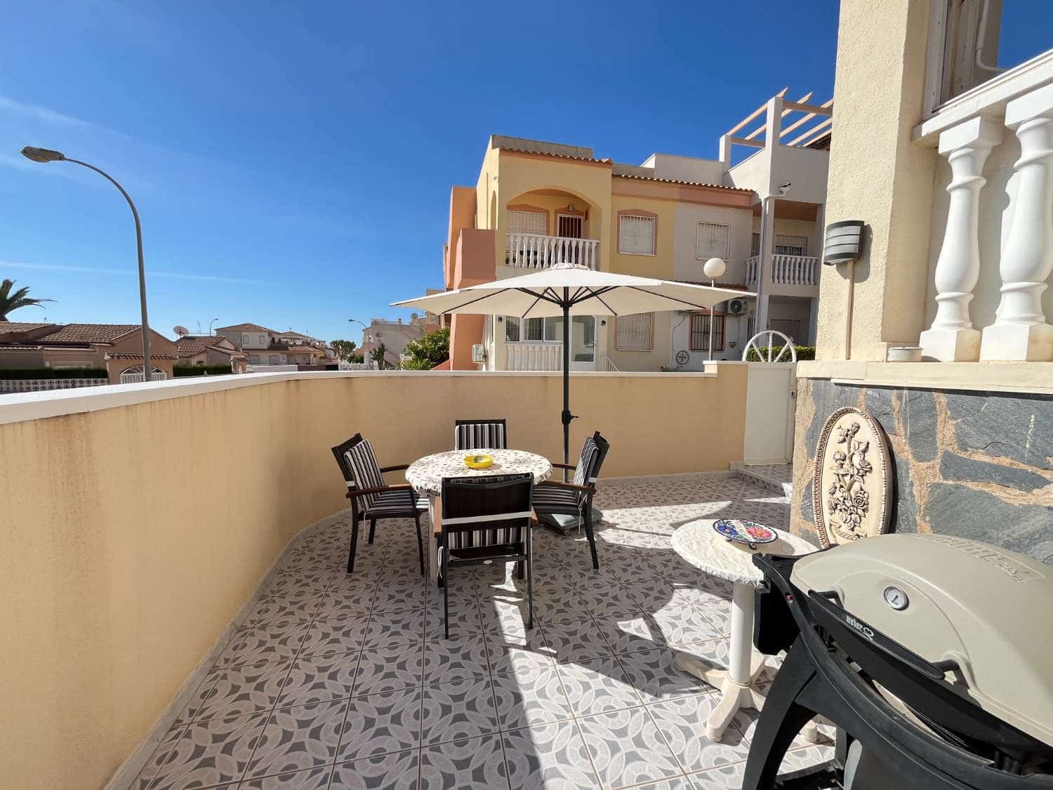 2 bedroom Beach Apartment for sale in Orihuela with pool - € 146,000 (Ref: 9007211)