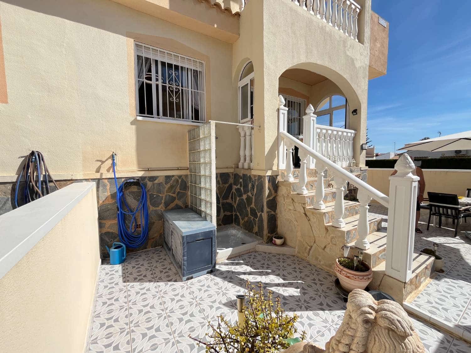 2 bedroom Beach Apartment for sale in Orihuela with pool - € 146,000 (Ref: 9007211)