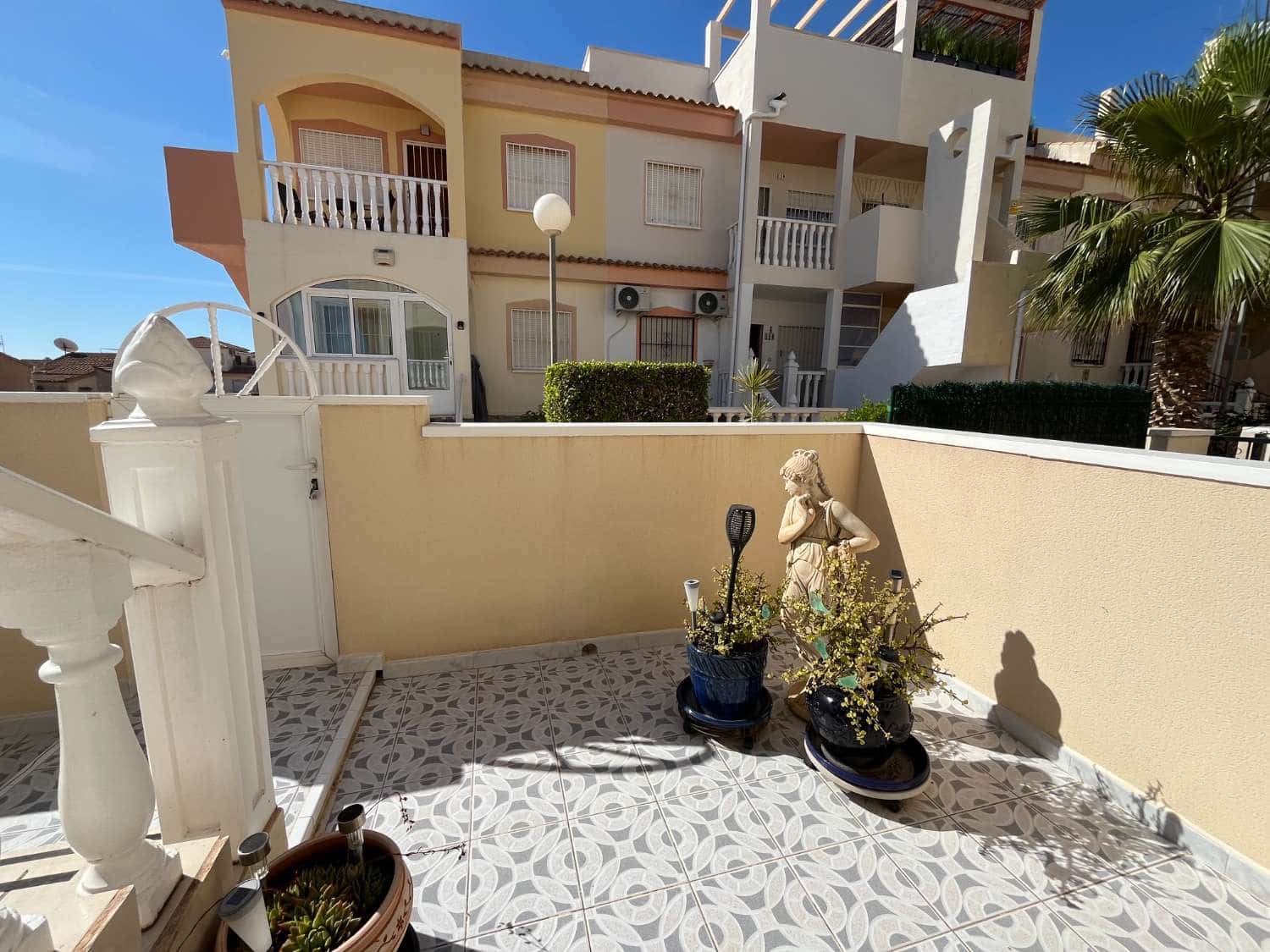 2 bedroom Beach Apartment for sale in Orihuela with pool - € 146,000 (Ref: 9007211)