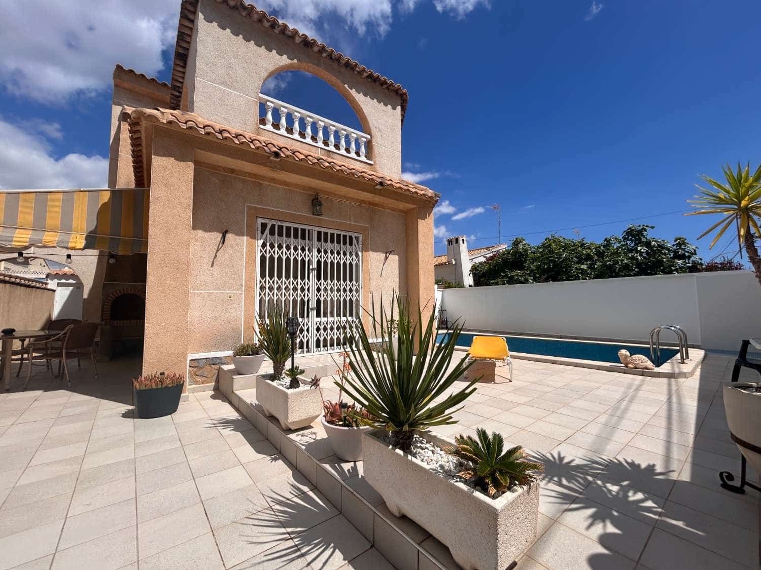 4 soveværelse Villa til salg i Orihuela med swimmingpool - € 359.000 (Ref: 9057333)