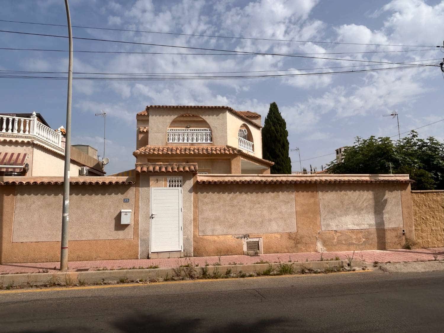 4 soveværelse Villa til salg i Orihuela med swimmingpool - € 359.000 (Ref: 9057333)