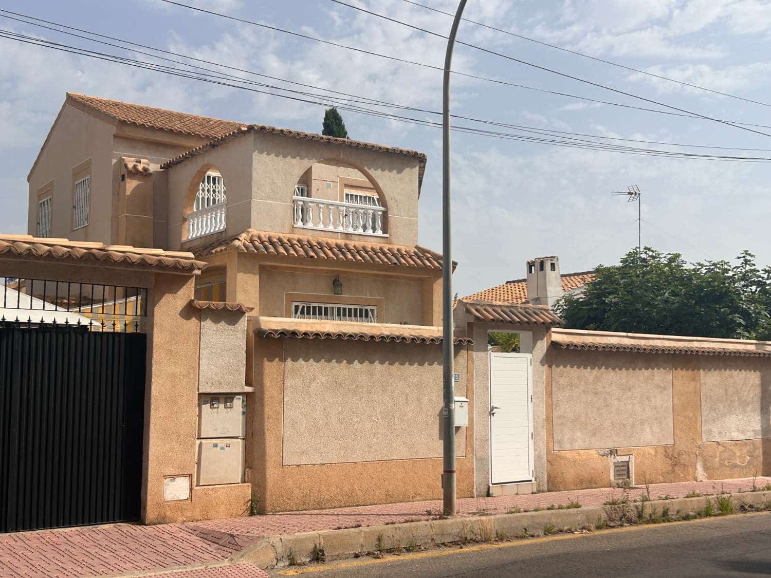 4 soveværelse Villa til salg i Orihuela med swimmingpool - € 359.000 (Ref: 9057333)