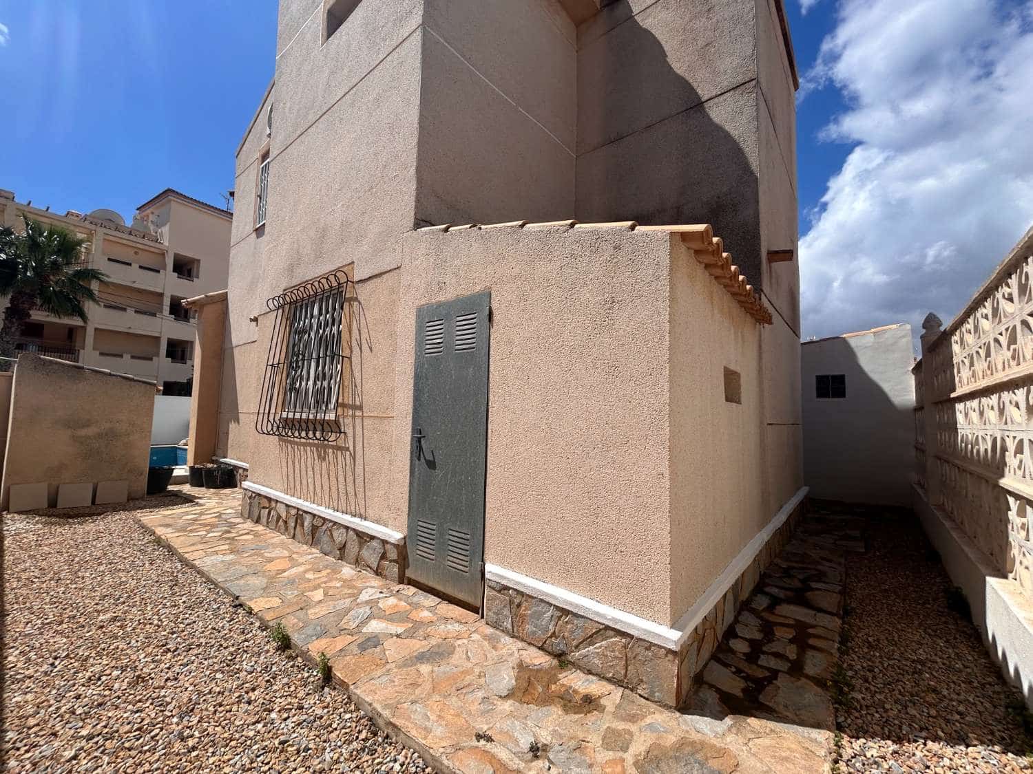 4 soveværelse Villa til salg i Orihuela med swimmingpool - € 359.000 (Ref: 9057333)