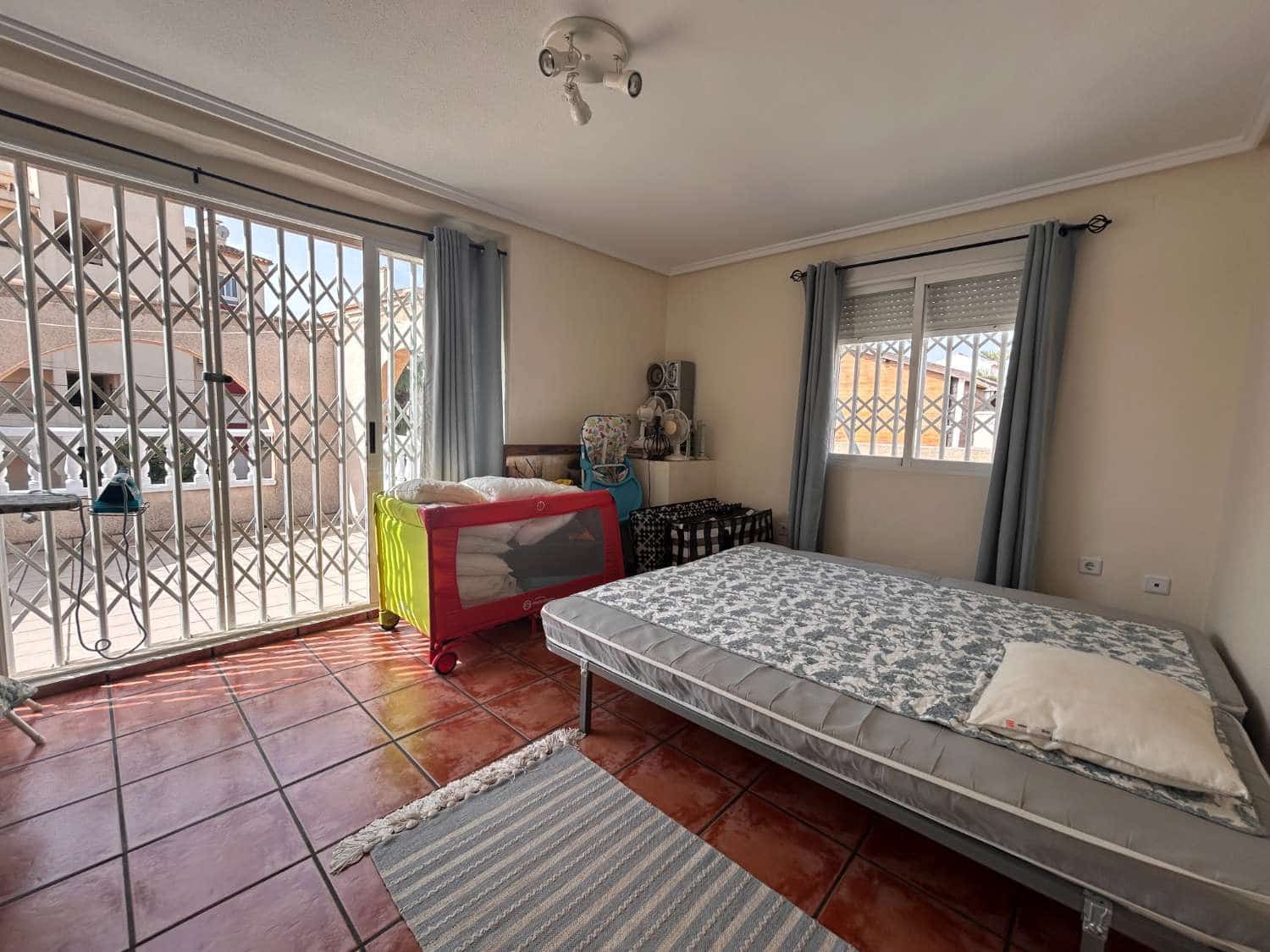 4 soveværelse Villa til salg i Orihuela med swimmingpool - € 359.000 (Ref: 9057333)