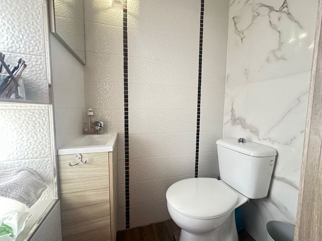 2 makuuhuone Asunto myytävänä paikassa Torrevieja mukana uima-altaan - 189 000 € (Ref: 9062146)