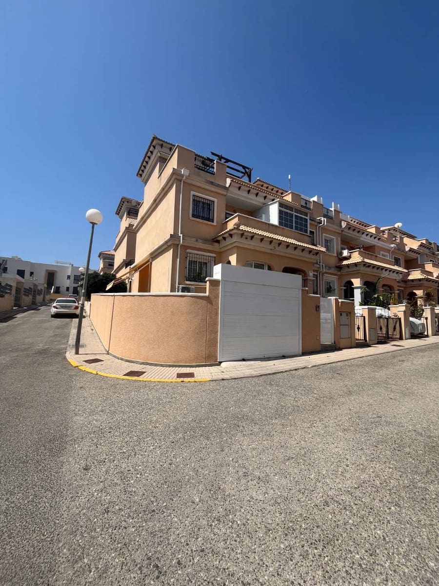 3 soveværelse Rækkehus til salg i Orihuela med swimmingpool garage - € 259.000 (Ref: 9074868)