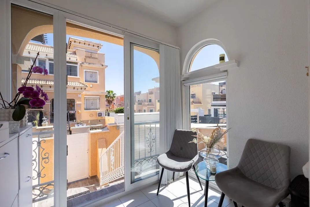 3 soveværelse Rækkehus til salg i Orihuela med swimmingpool garage - € 259.000 (Ref: 9074868)