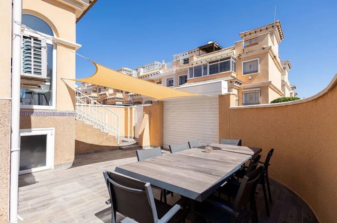 3 soveværelse Rækkehus til salg i Orihuela med swimmingpool garage - € 259.000 (Ref: 9074868)