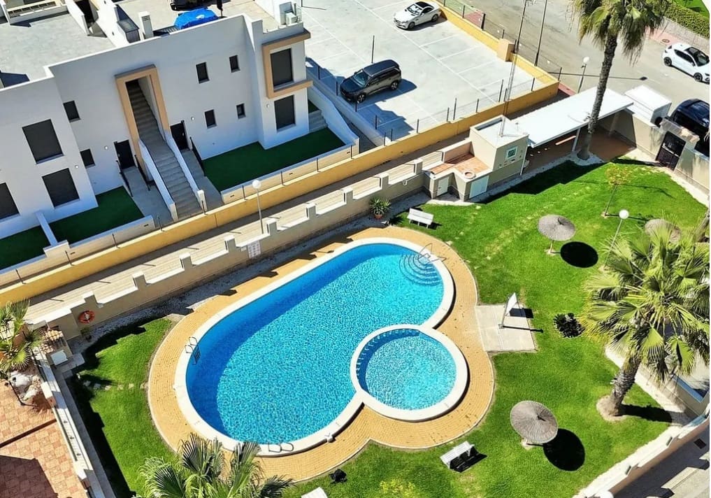 3 soveværelse Rækkehus til salg i Orihuela med swimmingpool garage - € 259.000 (Ref: 9074868)