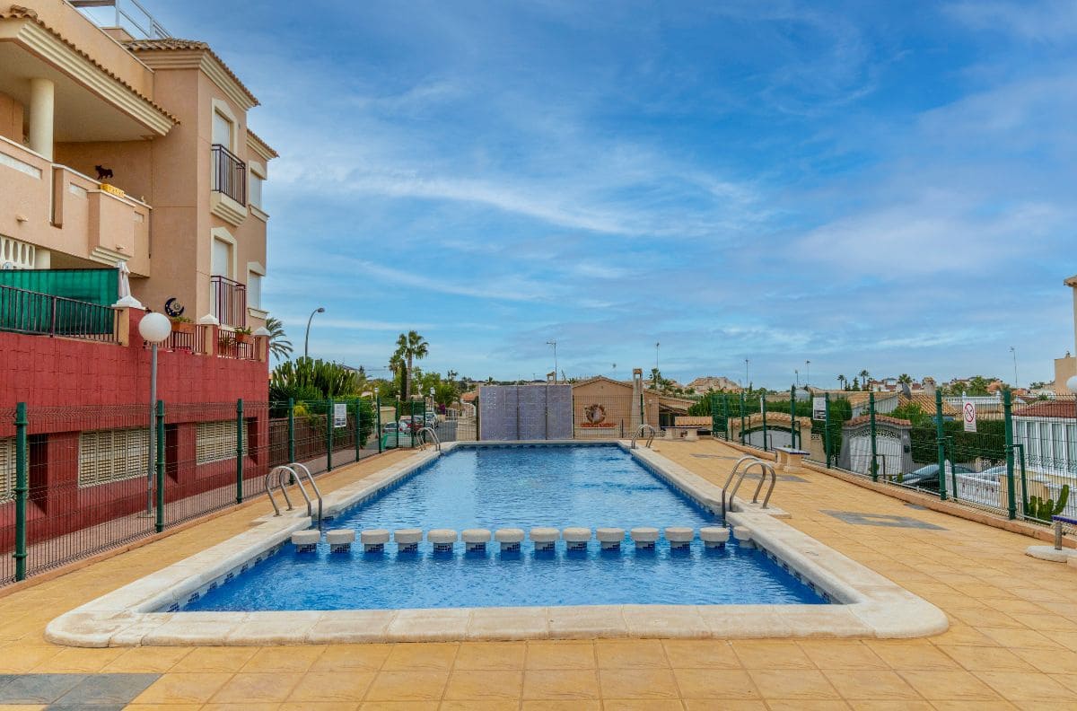 2 bedroom Apartment for sale in Orihuela with pool - € 132,000 (Ref: 9100497)