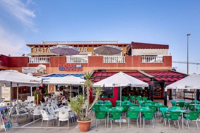 2 bedroom Beach Apartment for sale in Torrevieja with pool - € 192,000 (Ref: 9136915)