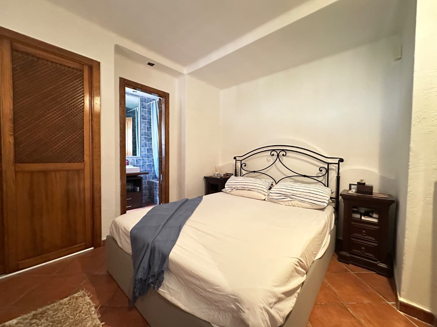 2 bedroom Beach Apartment for sale in Torrevieja with pool - € 192,000 (Ref: 9136915)