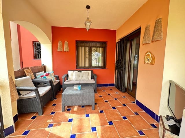 2 bedroom Beach Apartment for sale in Torrevieja with pool - € 192,000 (Ref: 9136915)