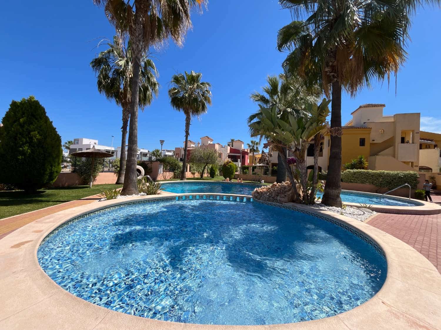 2 soveværelse Strandlejlighed til salg i Torrevieja med swimmingpool - € 192.000 (Ref: 9136915)