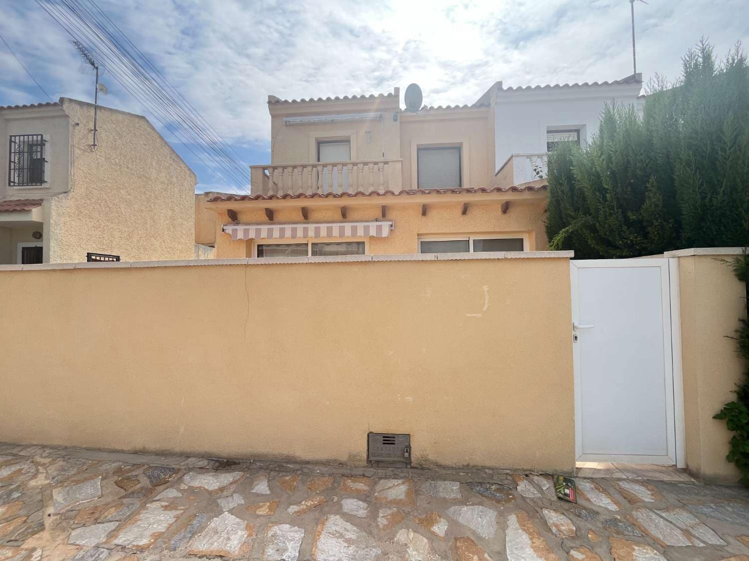 3 soverom Rekkehus til salgs i Orihuela med svømmebasseng - € 159 900 (Ref: 9146779)