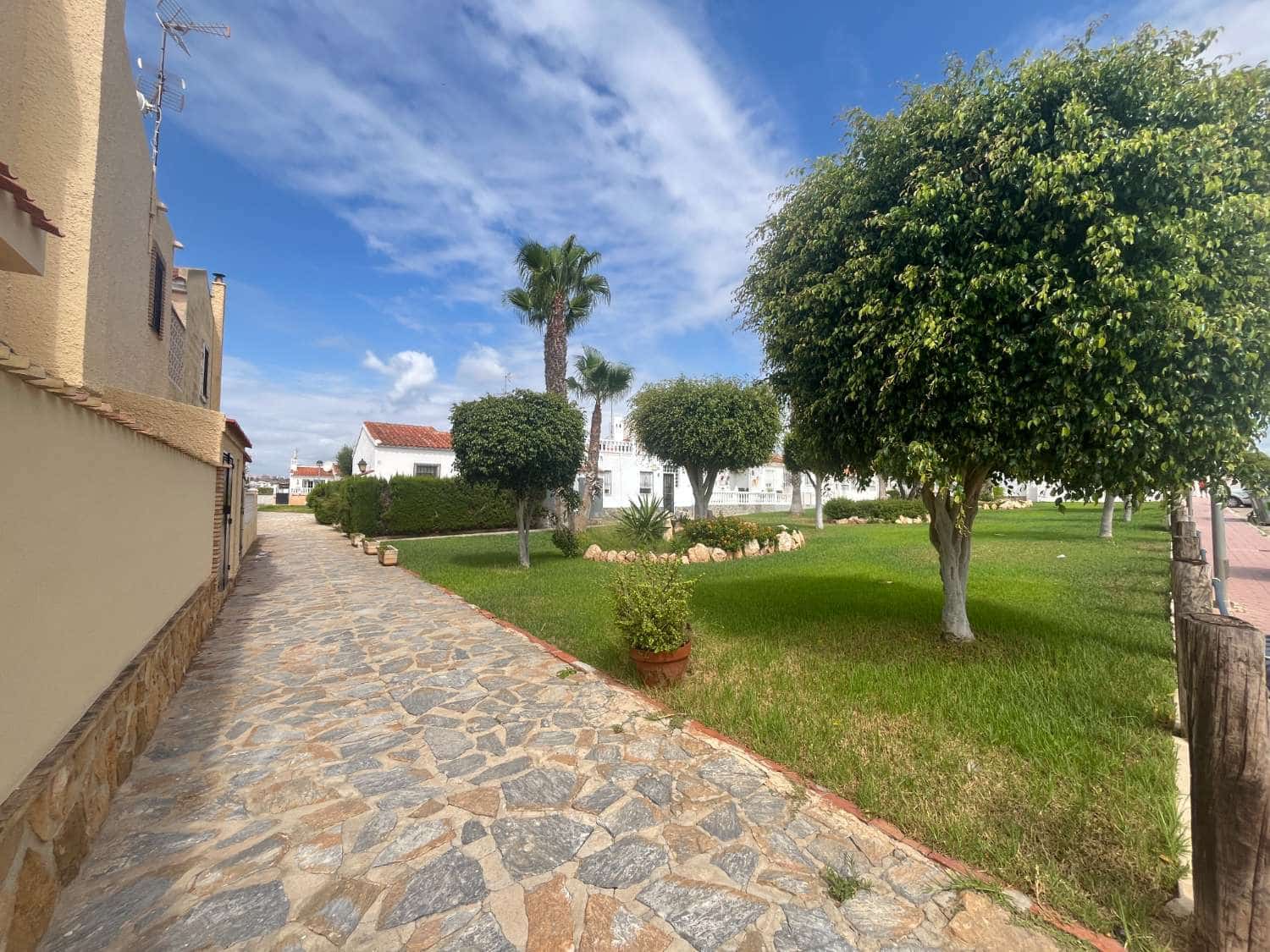 3 soverom Rekkehus til salgs i Orihuela med svømmebasseng - € 159 900 (Ref: 9146779)