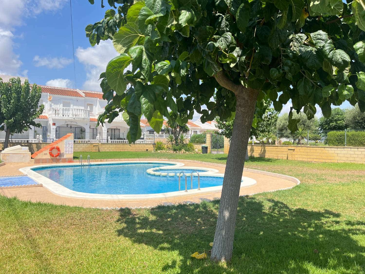 3 soverom Rekkehus til salgs i Orihuela med svømmebasseng - € 159 900 (Ref: 9146779)