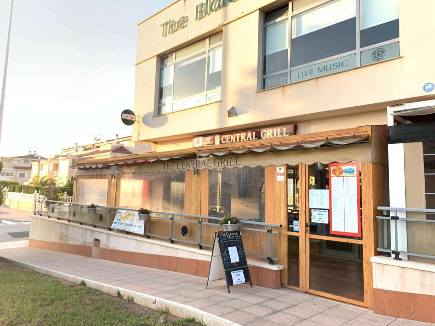 2 soveværelse Strandlejlighed til salg i Orihuela med swimmingpool - € 230.000 (Ref: 9146780)