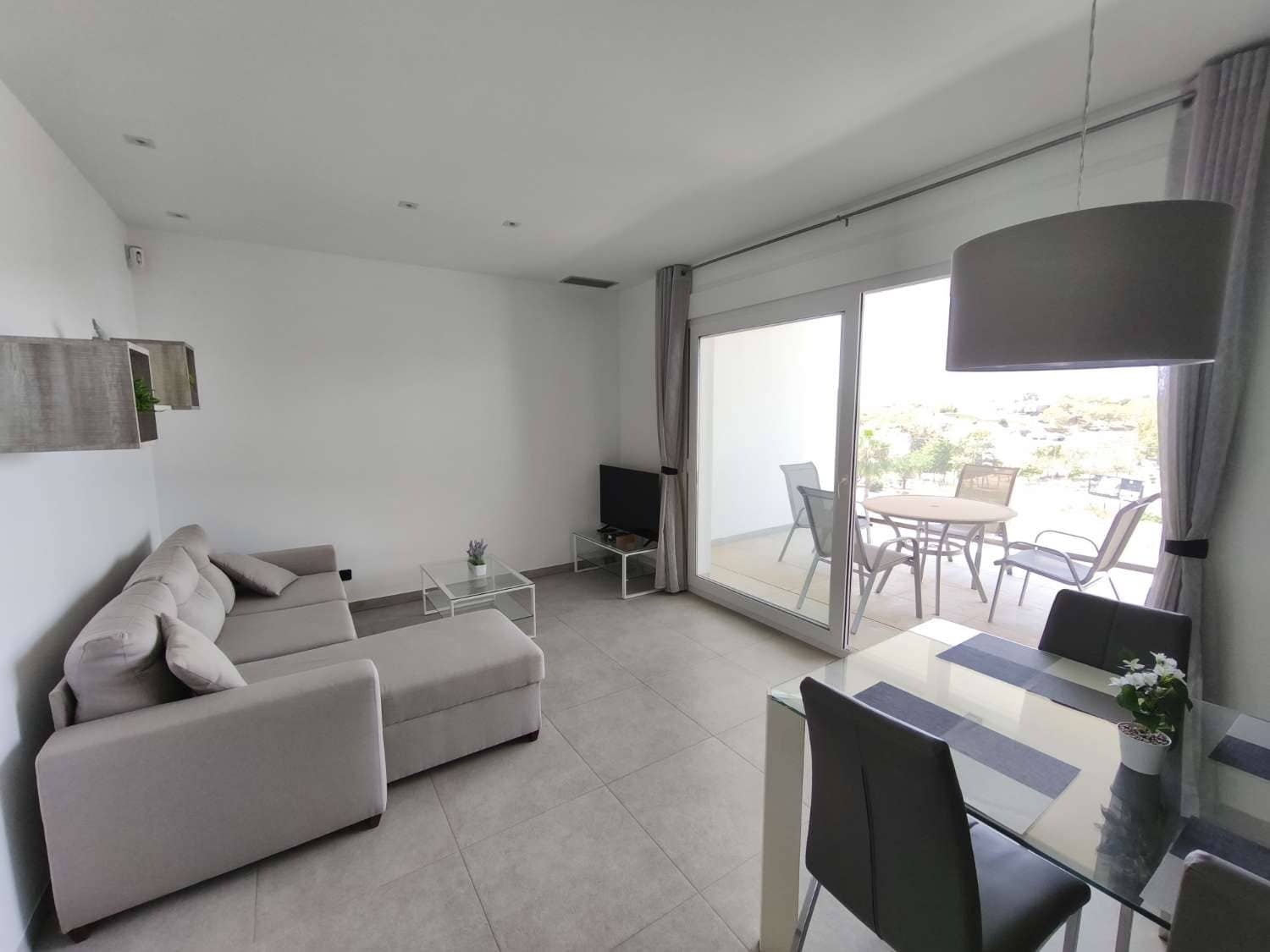 2 soveværelse Lejlighed til salg i Orihuela Costa med swimmingpool garage - € 249.999 (Ref: 9160802)