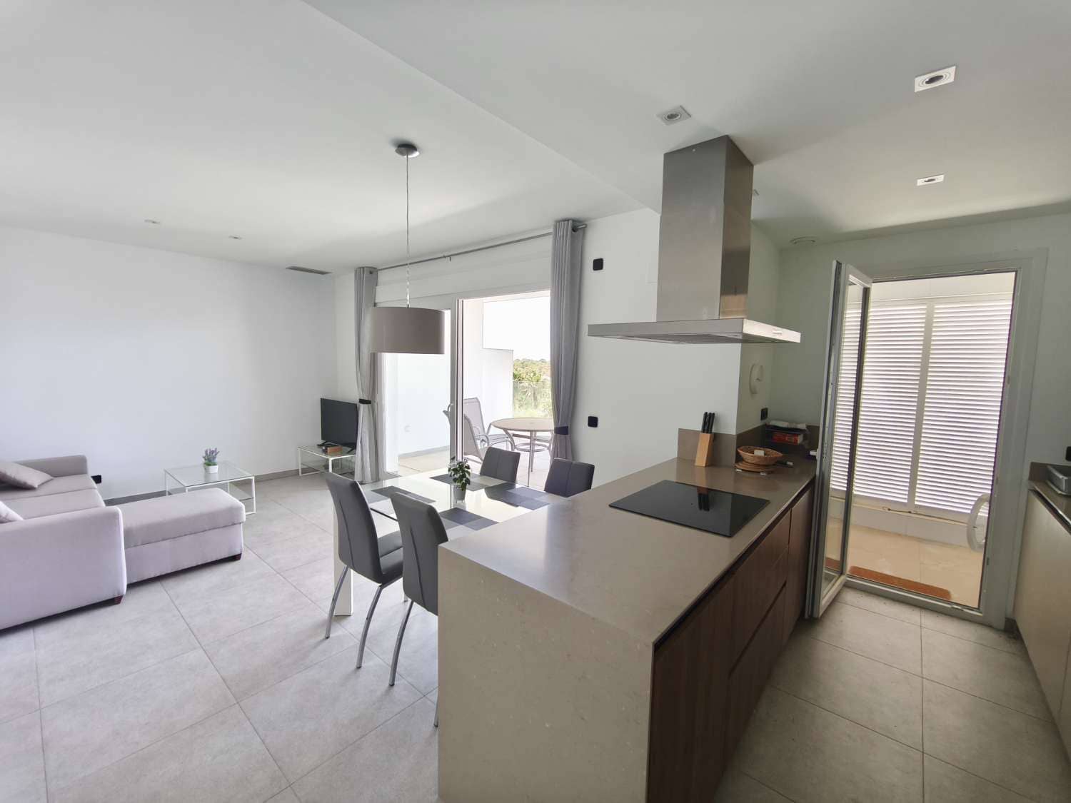 2 soveværelse Lejlighed til salg i Orihuela Costa med swimmingpool garage - € 249.999 (Ref: 9160802)