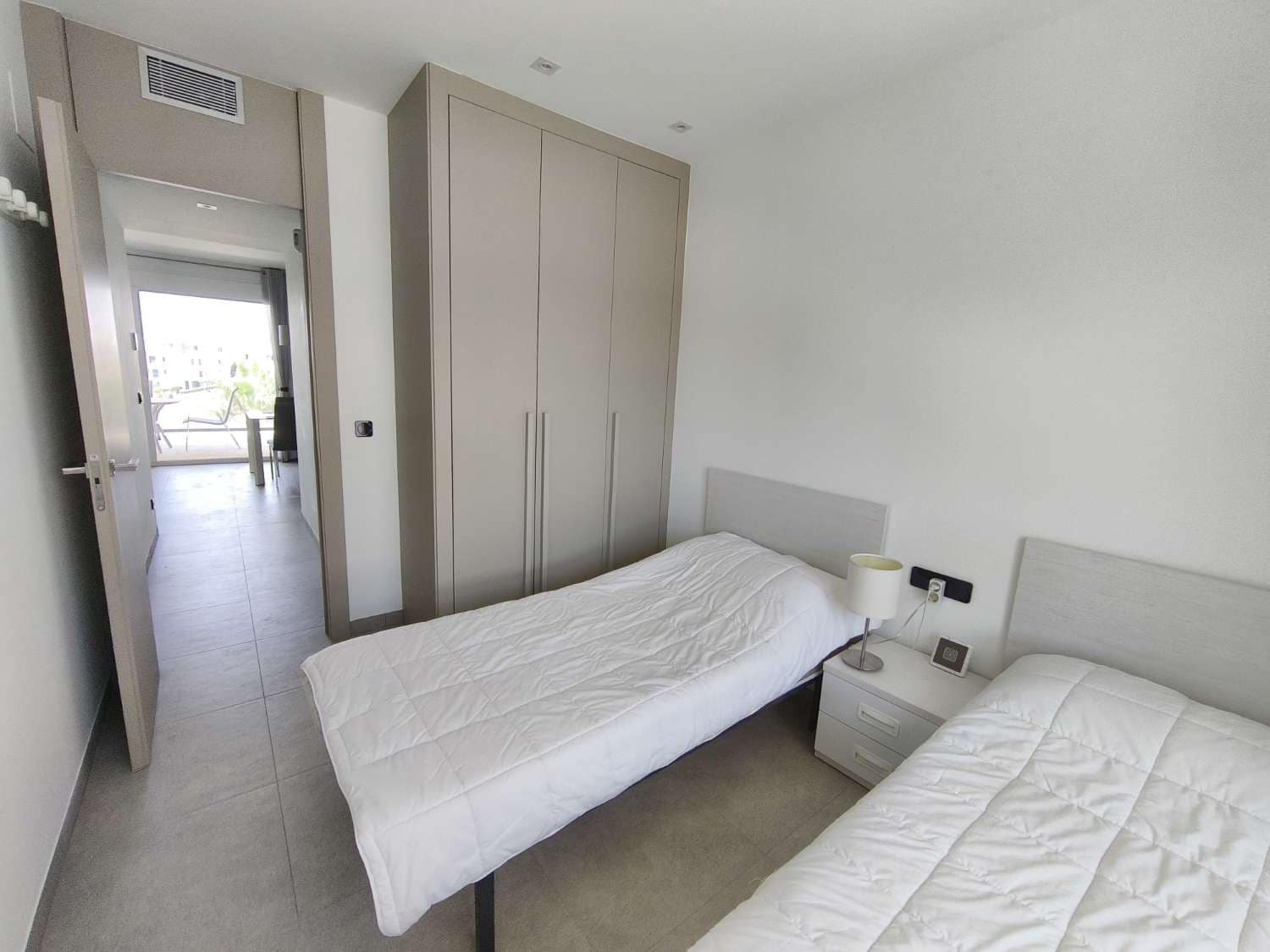 2 soveværelse Lejlighed til salg i Orihuela Costa med swimmingpool garage - € 249.999 (Ref: 9160802)