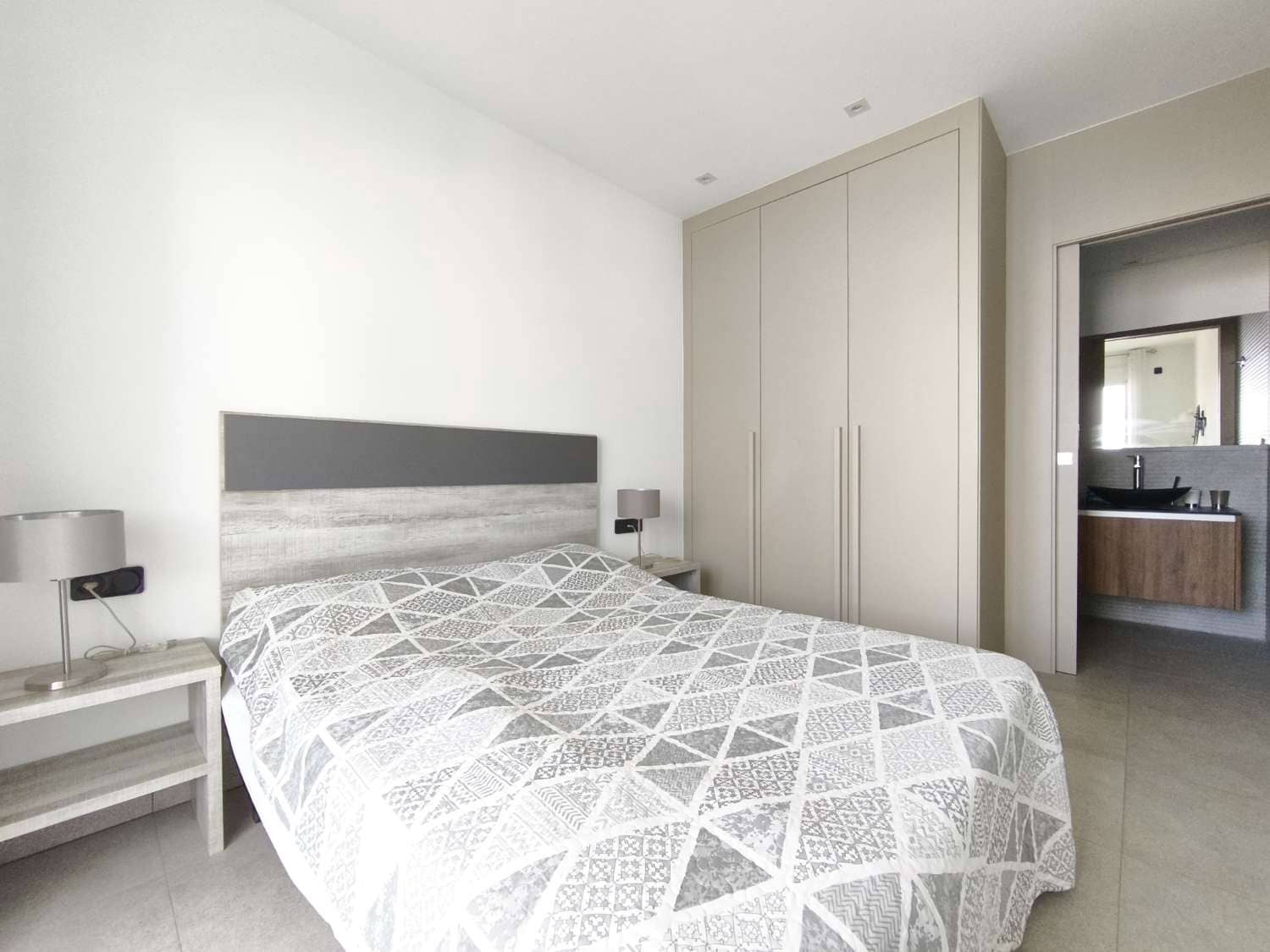 2 soveværelse Lejlighed til salg i Orihuela Costa med swimmingpool garage - € 249.999 (Ref: 9160802)