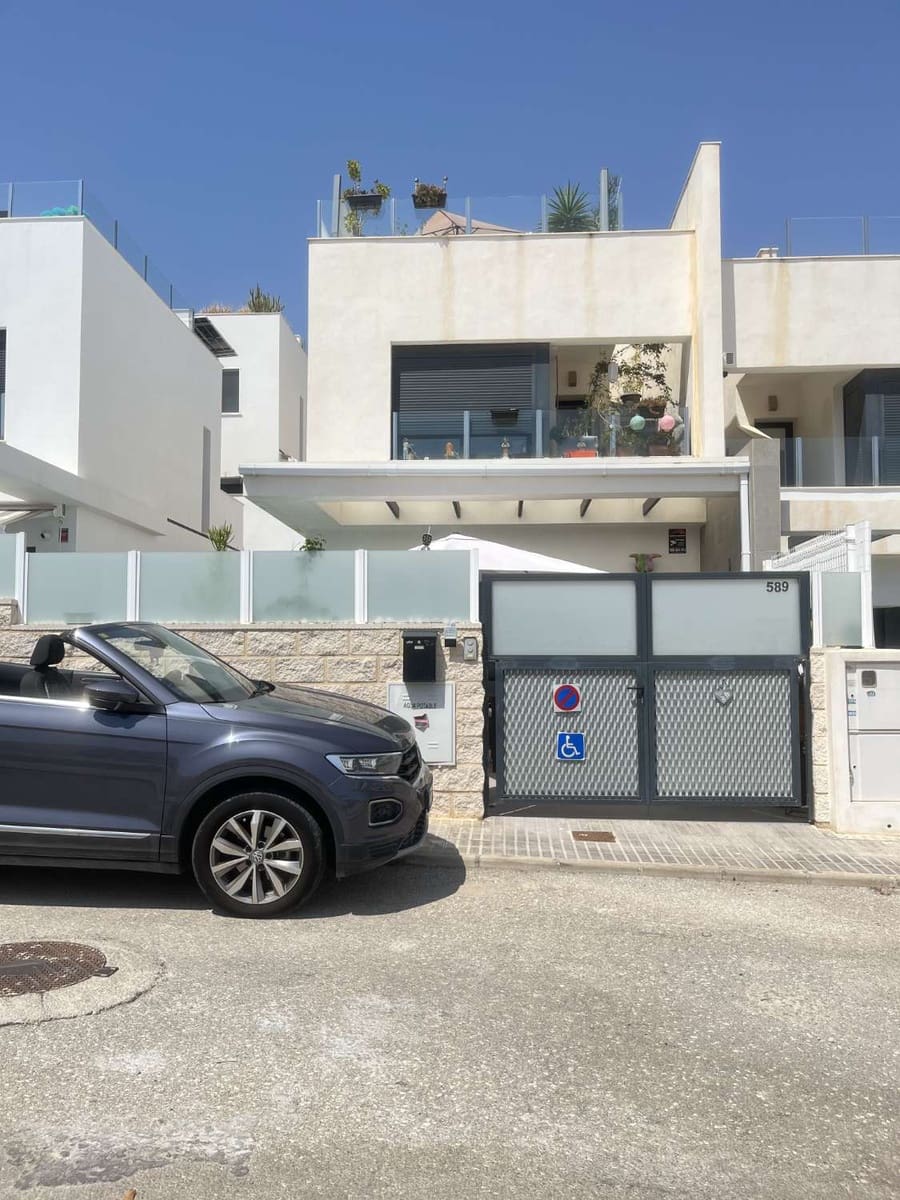 3 slaapkamer Rijtjeshuis te koop in Orihuela met zwembad garage - € 279.000 (Ref: 9173218)
