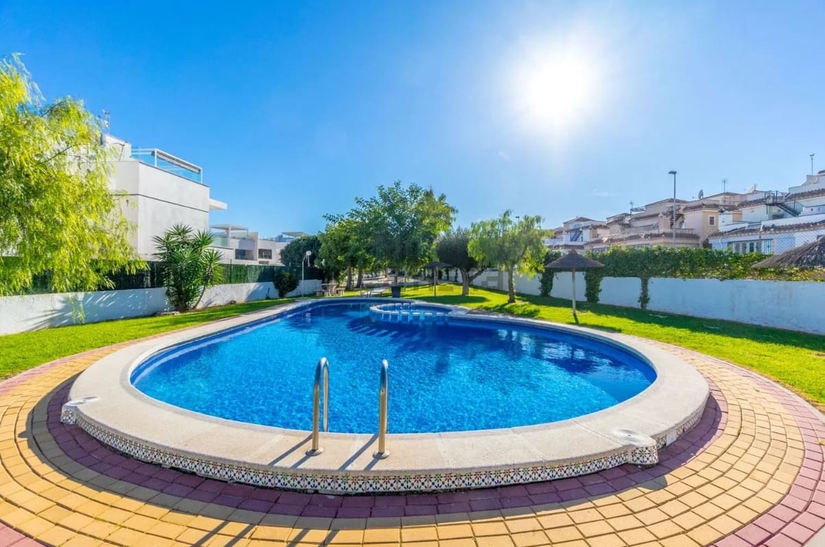 3 slaapkamer Rijtjeshuis te koop in Orihuela met zwembad garage - € 279.000 (Ref: 9173218)