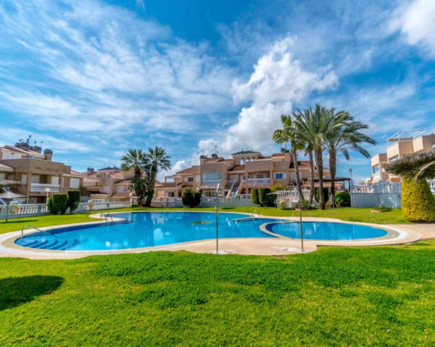 2 makuuhuone Ranta-asunto myytävänä paikassa Orihuela mukana uima-altaan - 205 000 € (Ref: 9192082)