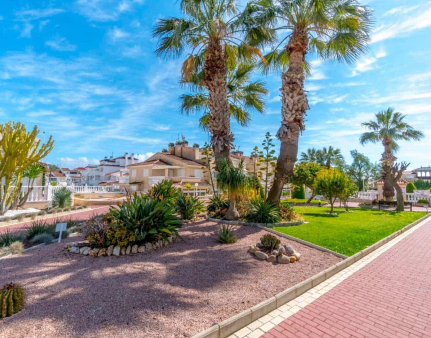 2 makuuhuone Ranta-asunto myytävänä paikassa Orihuela mukana uima-altaan - 205 000 € (Ref: 9192082)