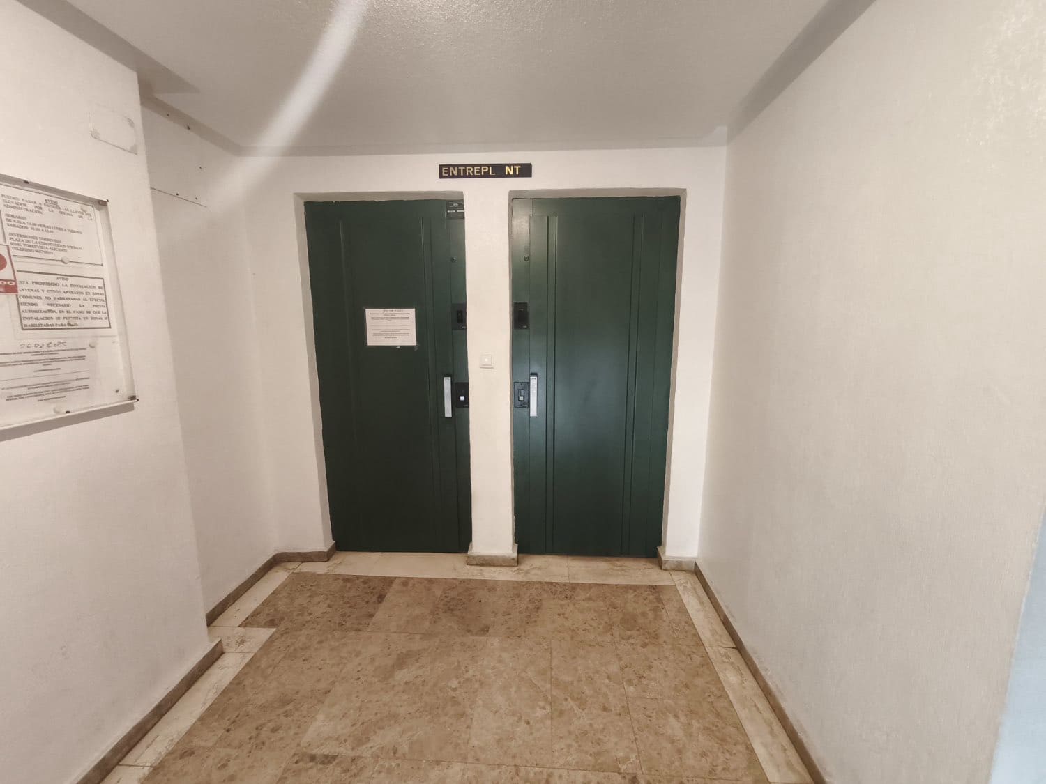 1 soveværelse Strandlejlighed til salg i Torrevieja med swimmingpool - € 85.000 (Ref: 9200295)