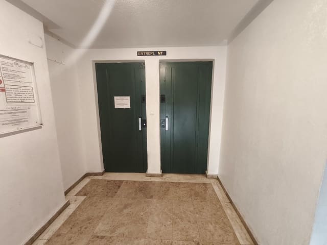 1 makuuhuone Ranta-asunto myytävänä paikassa Torrevieja mukana uima-altaan - 85 000 € (Ref: 9200295)