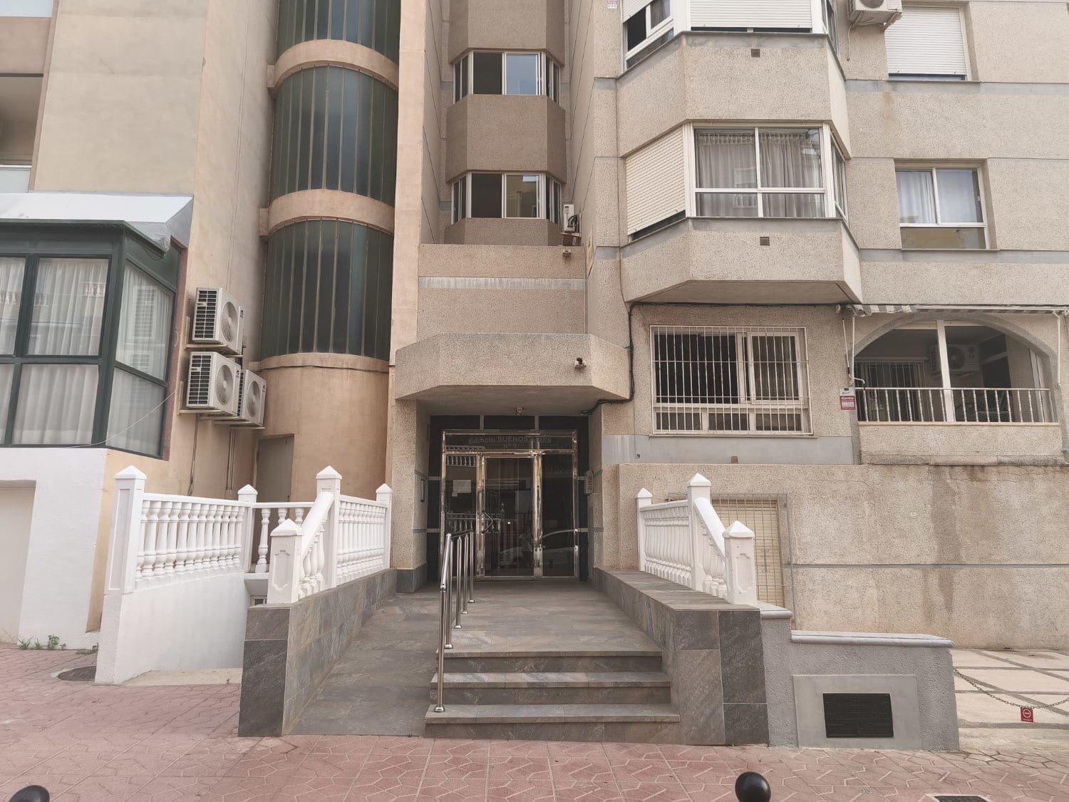 1 soveværelse Strandlejlighed til salg i Torrevieja med swimmingpool - € 85.000 (Ref: 9200295)