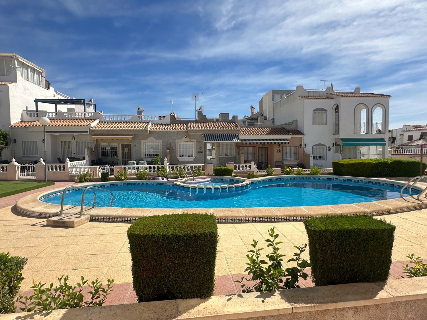2 soveværelse Bungalow til salg i Orihuela med swimmingpool - € 162.900 (Ref: 9202219)