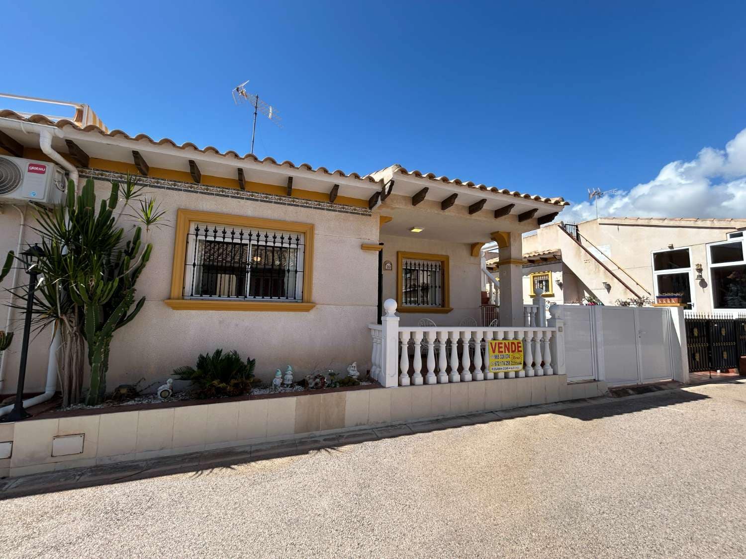 2 soveværelse Bungalow til salg i Playa Flamenca med swimmingpool - € 165.000 (Ref: 9208114)