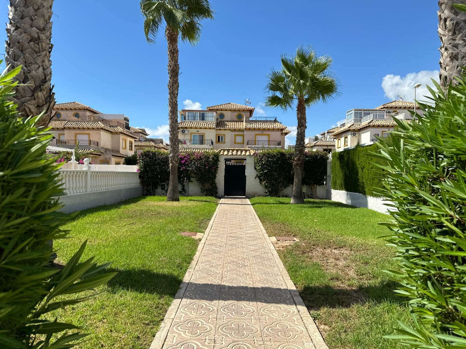 2 soveværelse Bungalow til salg i Playa Flamenca med swimmingpool - € 165.000 (Ref: 9208114)