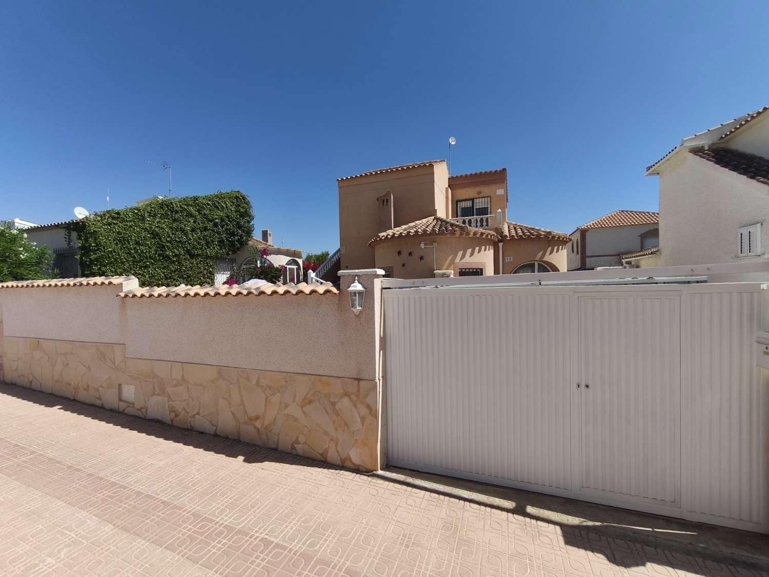 3 bedroom Villa for sale in Orihuela with pool - € 349,900 (Ref: 9217177)