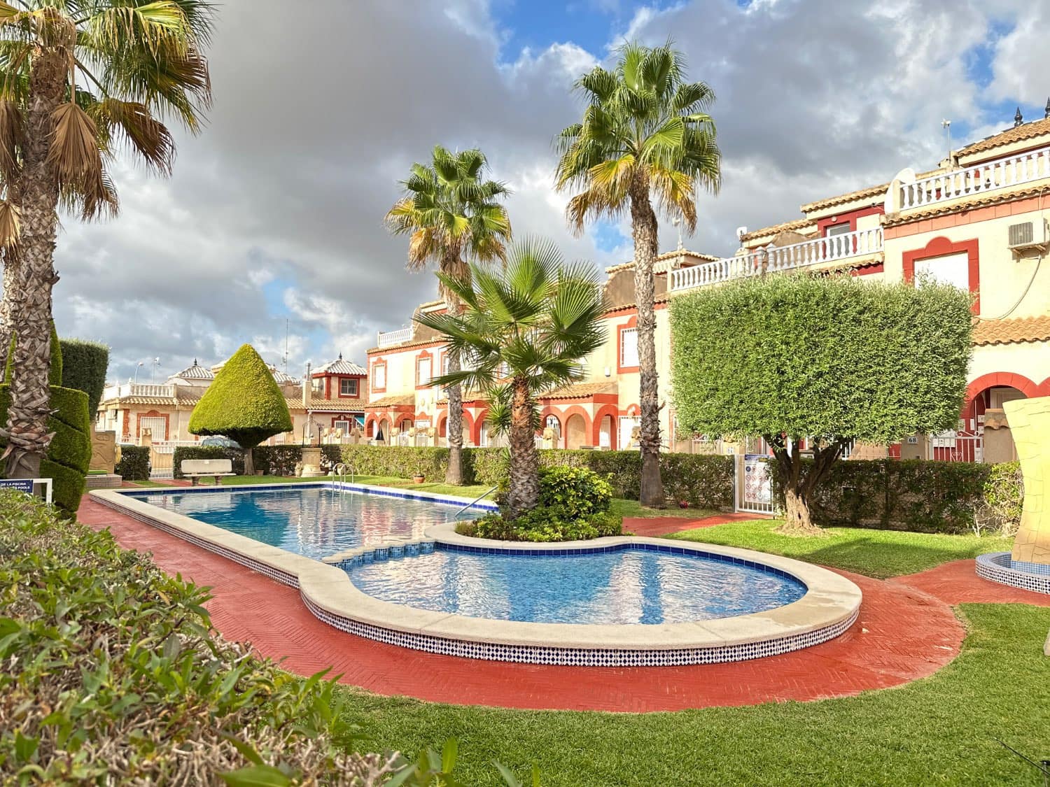 2 slaapkamer Bungalow te koop in Orihuela met zwembad - € 170.000 (Ref: 9232389)