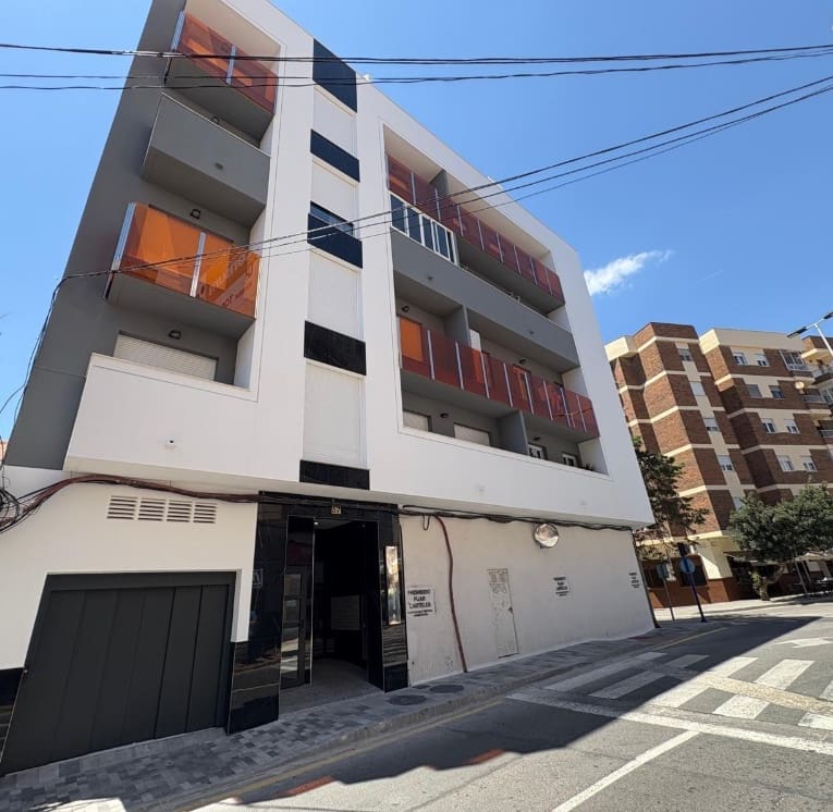 2 makuuhuone Ranta-asunto myytävänä paikassa Torrevieja mukana uima-altaan - 239 000 € (Ref: 9251881)